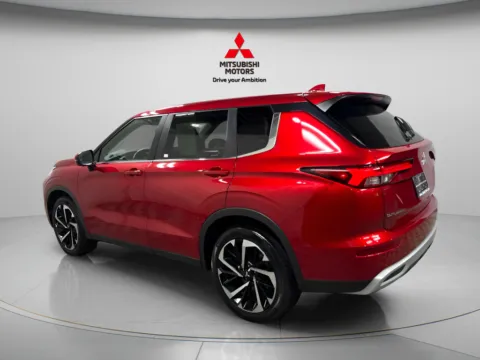 More photos of 2024 Mitsubishi Outlander SE at Countryside Mitsubishi, IL