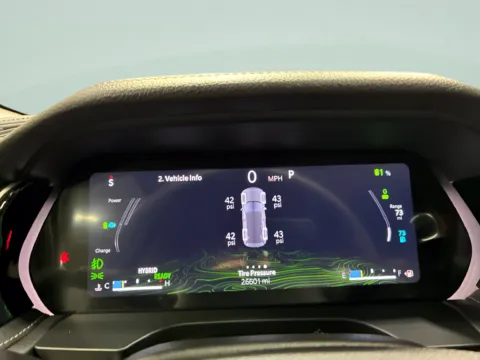 More photos of 2023 Jeep Grand Cherokee 4xe at Countryside Mitsubishi, IL
