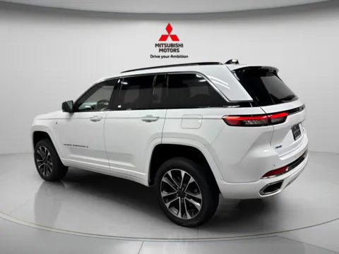 More photos of 2023 Jeep Grand Cherokee Overland 4xe at Countryside Mitsubishi, IL