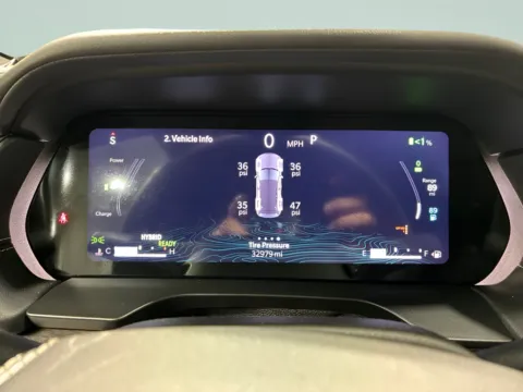 More photos of 2023 Jeep Grand Cherokee Overland 4xe at Countryside Mitsubishi, IL