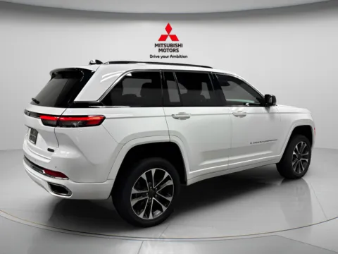 Another view of 2023 Jeep Grand Cherokee Overland 4xe for sale in Countryside, IL at Countryside Mitsubishi