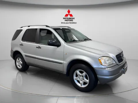 Photos of 1999 Mercedes-Benz M-Class ML 320 for sale in Countryside, IL at Countryside Mitsubishi