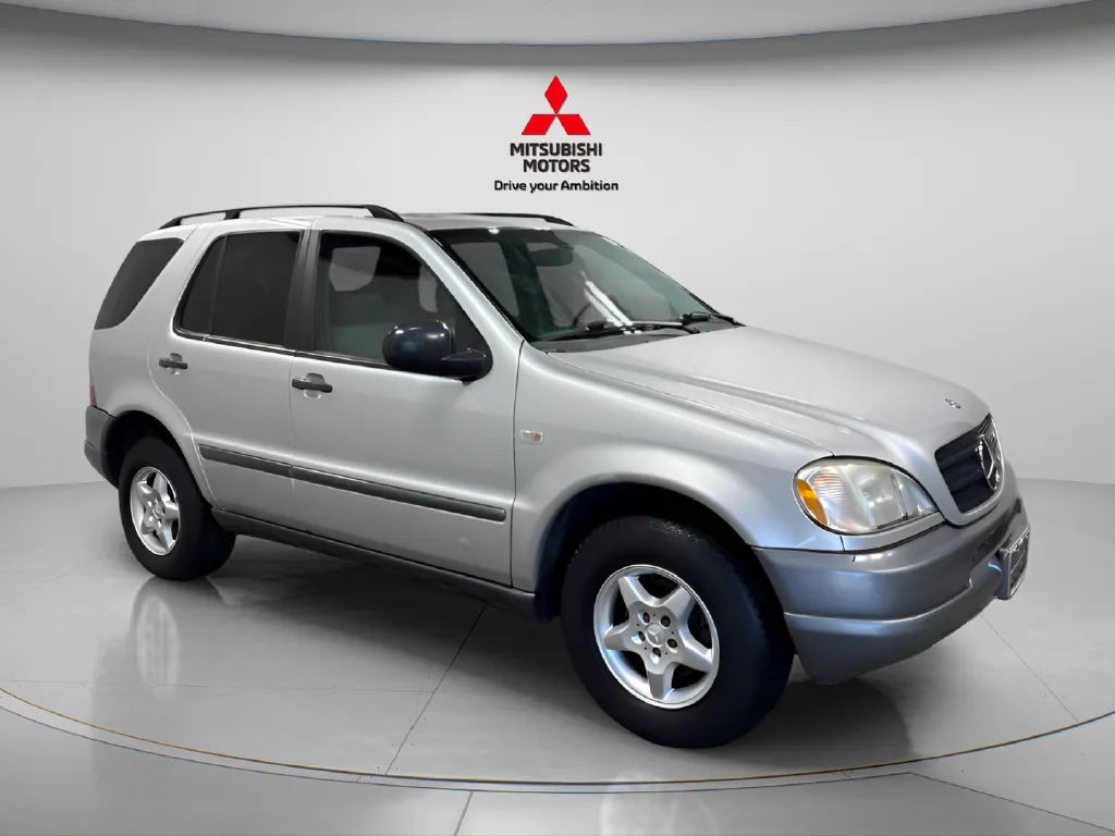 Used 1999 Mercedes-Benz M-Class ML320 with VIN 4JGAB54E5XA077884 for sale in Countryside, IL