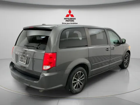 More photos of 2016 Dodge Grand Caravan SE Plus at Countryside Mitsubishi, IL