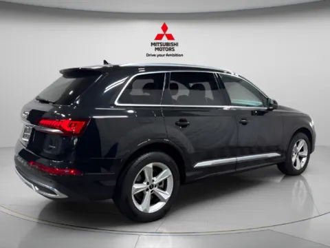 Another view of 2024 Audi Q7 45 Premium Plus for sale in Countryside, IL at Countryside Mitsubishi