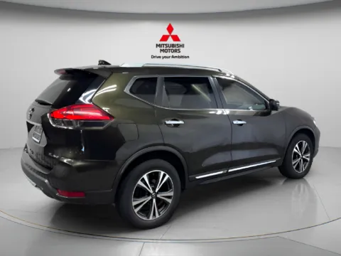 Another view of 2017 Nissan Rogue SL for sale in Countryside, IL at Countryside Mitsubishi