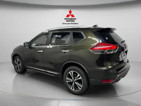 More photos of 2017 Nissan Rogue SL at Countryside Mitsubishi, IL