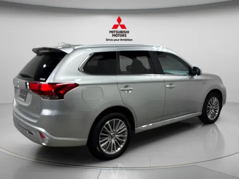 Another view of 2022 Mitsubishi Outlander PHEV SEL for sale in Countryside, IL at Countryside Mitsubishi