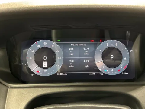 More photos of 2025 Land Rover Range Rover Velar Dynamic SE at Countryside Mitsubishi, IL