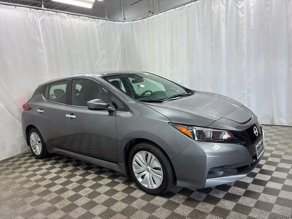 Used 2025 Nissan Leaf S with VIN 1N4AZ1BV2SC560067 for sale in Countryside, IL