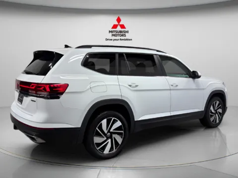 Another view of 2025 Volkswagen Atlas 2.0T SE w/Technology for sale in Countryside, IL at Countryside Mitsubishi