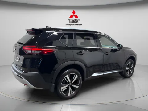 Another view of 2023 Nissan Rogue Platinum for sale in Countryside, IL at Countryside Mitsubishi
