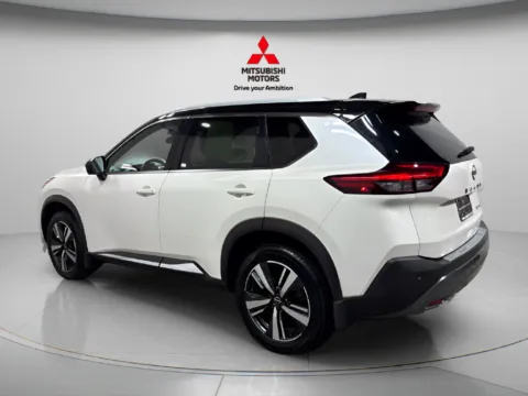 More photos of 2023 Nissan Rogue SL at Countryside Mitsubishi, IL