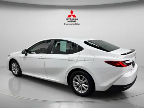 More photos of 2025 Toyota Camry LE at Countryside Mitsubishi, IL