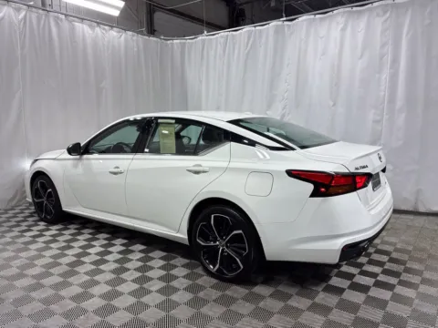 More photos of 2025 Nissan Altima 2.5 SR at Countryside Mitsubishi, IL