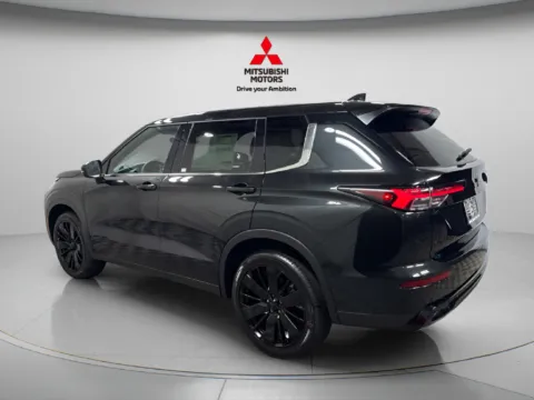 More photos of 2026 Mitsubishi Outlander LE at Countryside Mitsubishi, IL