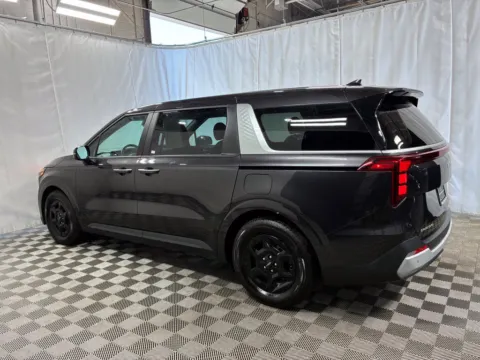 More photos of 2025 Kia Carnival LXS at Countryside Mitsubishi, IL