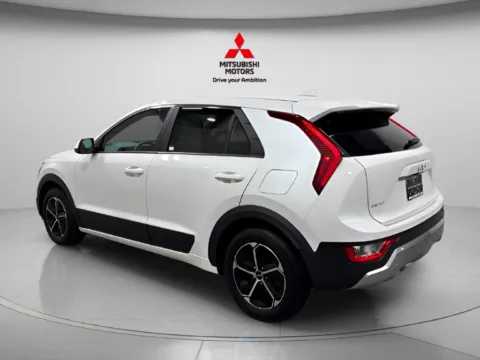 More photos of 2025 Kia Niro LX at Countryside Mitsubishi, IL