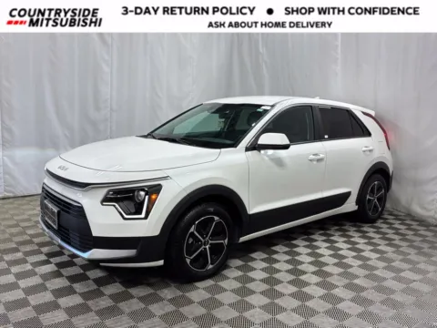 White 2025 Kia Niro LX for sale in Countryside, IL