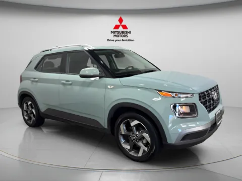 Photos of 2025 Hyundai Venue SEL for sale in Countryside, IL at Countryside Mitsubishi