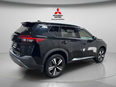 Another view of 2023 Nissan Rogue SL for sale in Countryside, IL at Countryside Mitsubishi