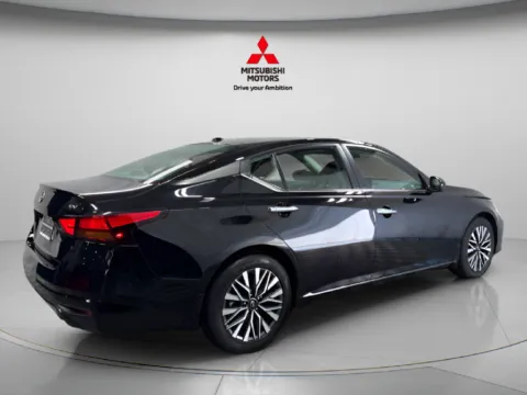 Another view of 2024 Nissan Altima 2.5 SV for sale in Countryside, IL at Countryside Mitsubishi