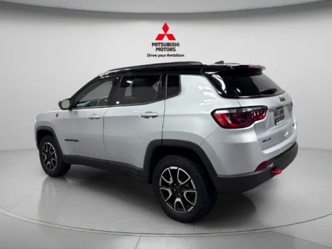 More photos of 2024 Nissan Rogue SL at Countryside Mitsubishi, IL