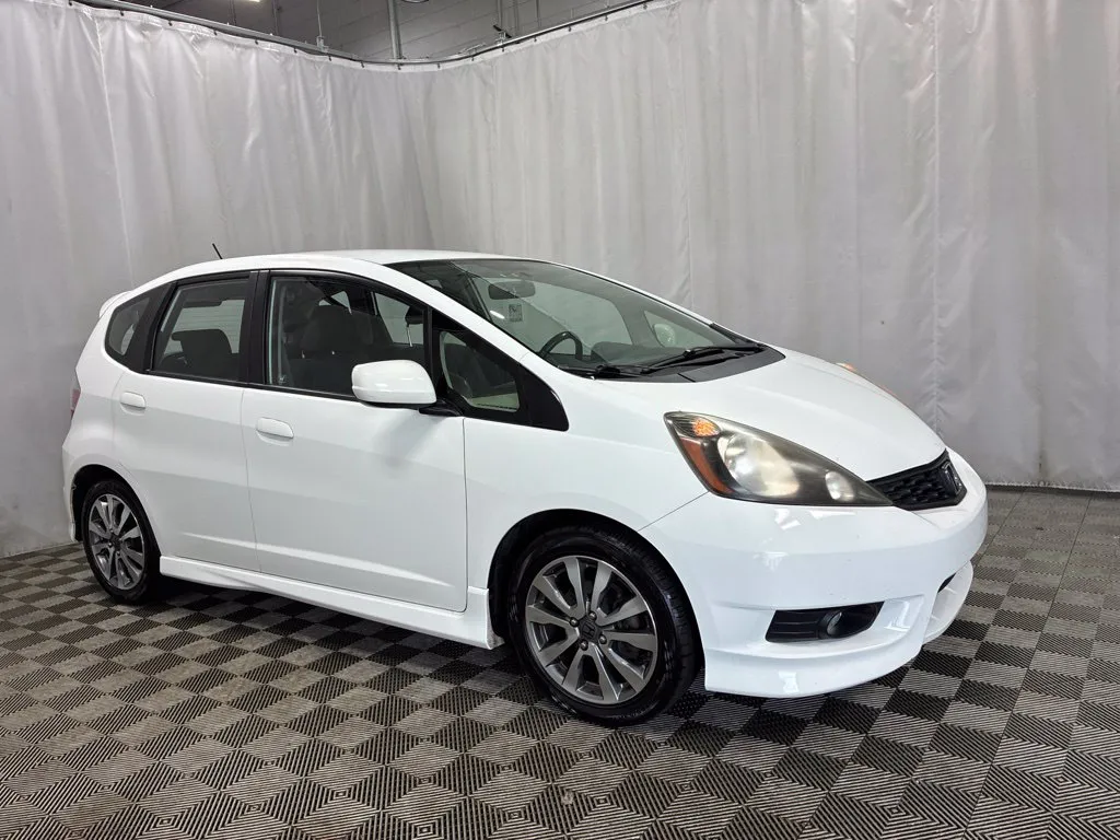 Used 2013 Honda Fit Sport with VIN JHMGE8H53DC013858 for sale in Countryside, IL