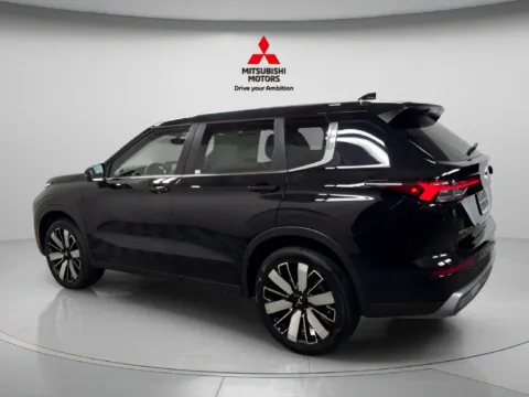 More photos of 2027 Mitsubishi Outlander SE at Countryside Mitsubishi, IL