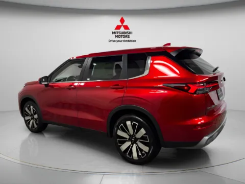 More photos of 2027 Mitsubishi Outlander SE at Countryside Mitsubishi, IL