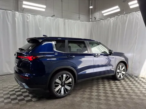Another view of 2027 Mitsubishi Outlander SE for sale in Countryside, IL at Countryside Mitsubishi