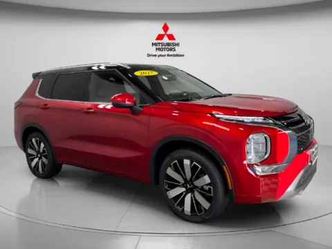 Photos of 2027 Mitsubishi Outlander SEL for sale in Countryside, IL at Countryside Mitsubishi