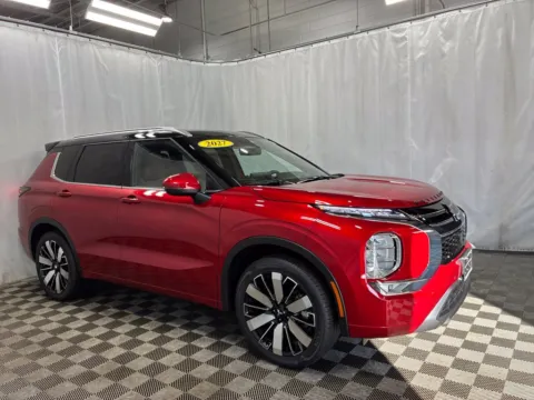 Photos of 2027 Mitsubishi Outlander SEL for sale in Countryside, IL at Countryside Mitsubishi