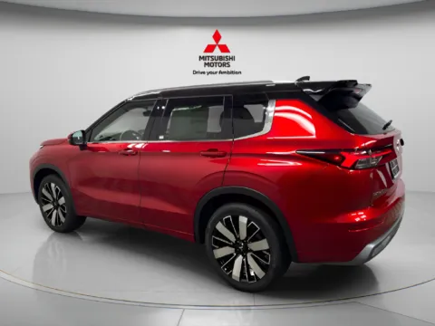 More photos of 2027 Mitsubishi Outlander SEL at Countryside Mitsubishi, IL