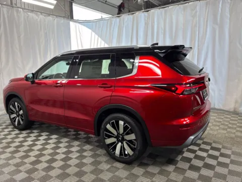 More photos of 2027 Mitsubishi Outlander SEL at Countryside Mitsubishi, IL