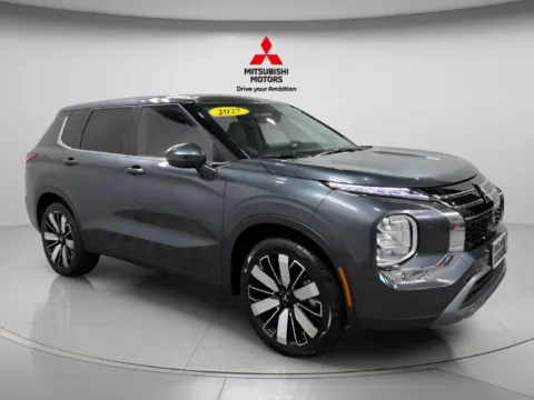 Photos of 2027 Mitsubishi Outlander SE for sale in Countryside, IL at Countryside Mitsubishi