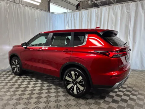 More photos of 2027 Mitsubishi Outlander SE at Countryside Mitsubishi, IL