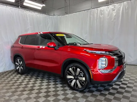 Photos of 2027 Mitsubishi Outlander SE for sale in Countryside, IL at Countryside Mitsubishi