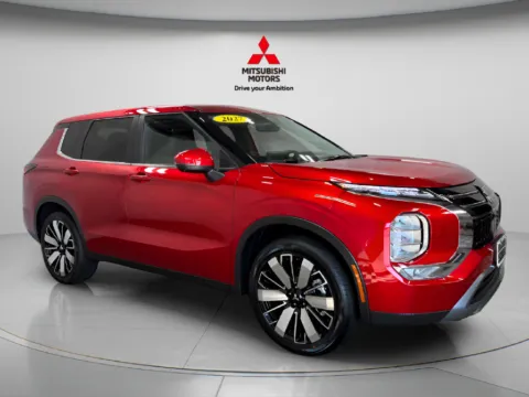Photos of 2027 Mitsubishi Outlander SE for sale in Countryside, IL at Countryside Mitsubishi