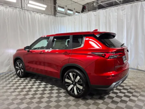 More photos of 2027 Mitsubishi Outlander SE at Countryside Mitsubishi, IL