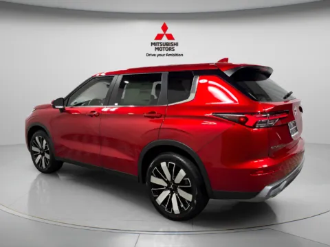 More photos of 2027 Mitsubishi Outlander SE at Countryside Mitsubishi, IL