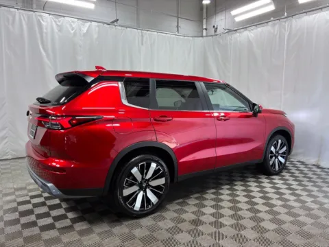 Another view of 2027 Mitsubishi Outlander SE for sale in Countryside, IL at Countryside Mitsubishi