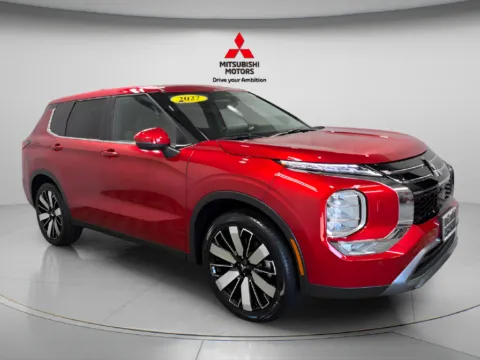 Photos of 2027 Mitsubishi Outlander SE for sale in Countryside, IL at Countryside Mitsubishi