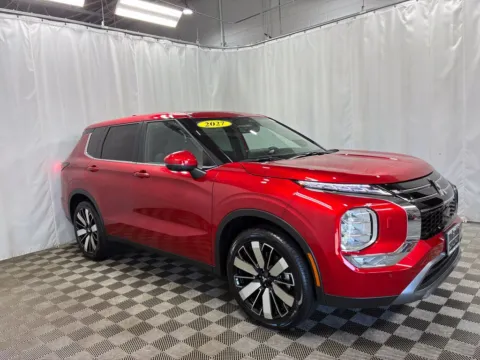 Photos of 2027 Mitsubishi Outlander SE for sale in Countryside, IL at Countryside Mitsubishi
