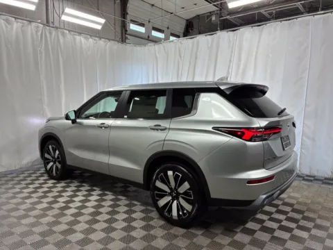 More photos of 2027 Mitsubishi Outlander SE at Countryside Mitsubishi, IL