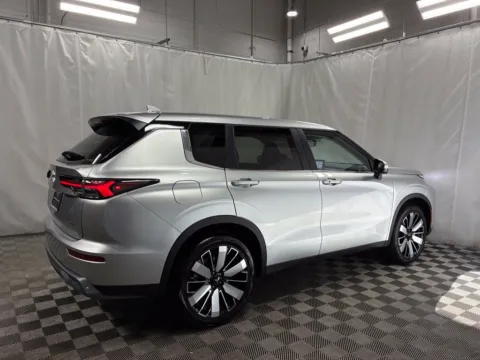 Another view of 2027 Mitsubishi Outlander SE for sale in Countryside, IL at Countryside Mitsubishi
