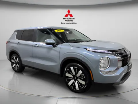 Photos of 2027 Mitsubishi Outlander SE for sale in Countryside, IL at Countryside Mitsubishi