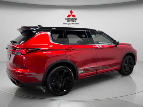 Another view of 2027 Mitsubishi Outlander SE for sale in Countryside, IL at Countryside Mitsubishi