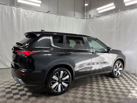 Another view of 2027 Mitsubishi Outlander SE for sale in Countryside, IL at Countryside Mitsubishi