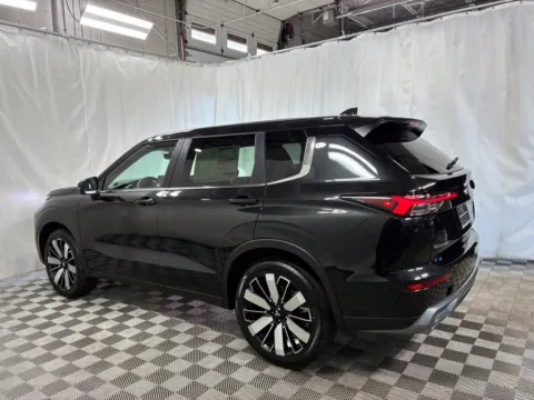 More photos of 2027 Mitsubishi Outlander SE at Countryside Mitsubishi, IL